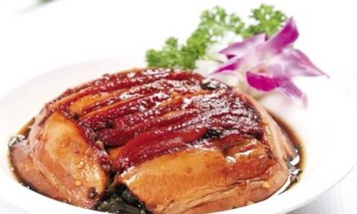 Mastering the Art of Preparing Premium Pork Belly with Preserved Vegetables Yipin Kourou Recipe)