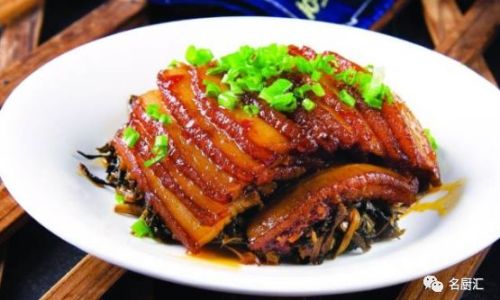 Mastering the Art of Preparing Premium Pork Belly with Preserved Vegetables Yipin Kourou Recipe)