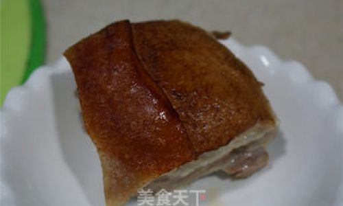 Mastering the Art of Preparing Premium Pork Belly with Preserved Vegetables Yipin Kourou Recipe)