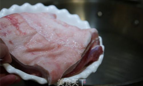 Mastering the Art of Preparing Premium Pork Belly with Preserved Vegetables Yipin Kourou Recipe)