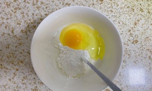 The Universal Delight:A Bite into Exploding Cream Pastry