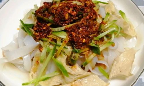 Essential Ingredients for Making Homemade Cold Noodles Liangpi)Alone