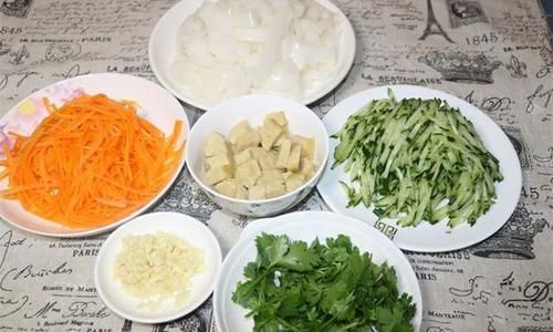 Essential Ingredients for Making Homemade Cold Noodles Liangpi)Alone