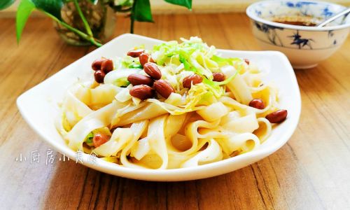 Essential Ingredients for Making Homemade Cold Noodles Liangpi)Alone
