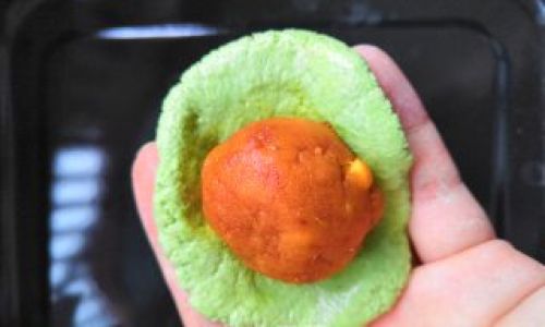 Unraveling the Weight of a Qingtuan:A Delicate Balance of Tradition and Taste