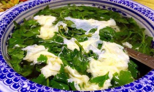 The Delicate Art of Crafting Wild Chrysanthemum Noodle and Egg Soup:A Tribute to Nature’s Bounty