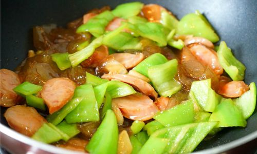 Mastering the Art of Stir-Fried Pure Meat Sausages:A Culinary Guide to Savory Perfection