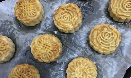 The Perfect Bake:Mastering the Art of Cooking Pure Lotus Seed Paste Mooncakes