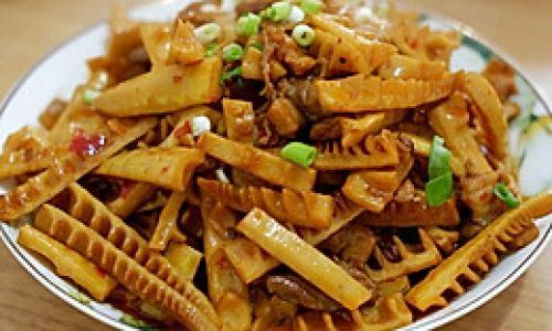 A Guide to Crafting the Perfect Spring Bamboo Shoots Braised with Pork:A Timeless Chinese Delicacy