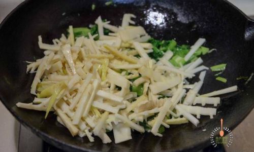 Quick and Delicious:A Simple Spring Bamboo Shoot Recipe That Pairs Perfectly with Rice