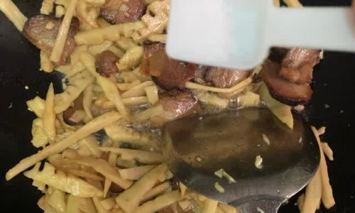 Quick and Delicious:A Simple Spring Bamboo Shoot Recipe That Pairs Perfectly with Rice