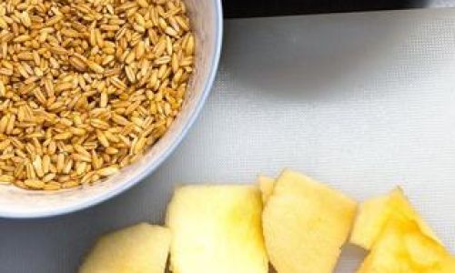 The Art of Crafting Traditional Sugar-Fried Yellow Rice Cakes:A Spring Festival Delicacy