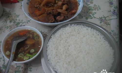 Traditional Delicacies and Their Cultural Significance During the Chinese New Year Celebration