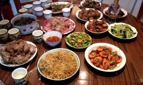 Culinary Traditions of the Lunar New Year:A Feast of Symbolism and Celebration