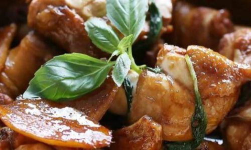 Aromatic Andrographis Paniculata Three Cups Chicken:A Fusion of Tradition and Herbal Innovation