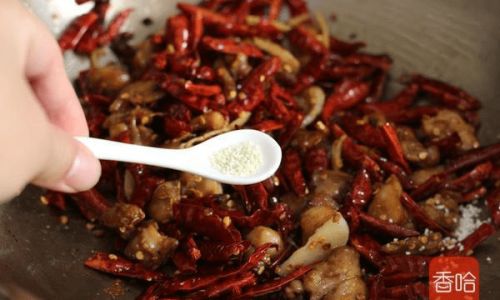Mastering the Art of Sichuan-Style Spicy Diced Chicken:A Step-by-Step Guide to Authentic La Zi Ji