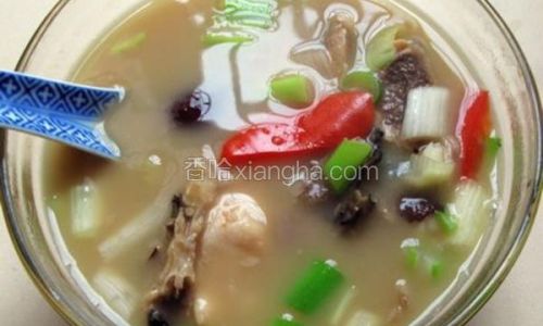 A Traditional Chinese Recipe:How to Prepare Chuan Gong Bai Zhi Fish Head Soup
