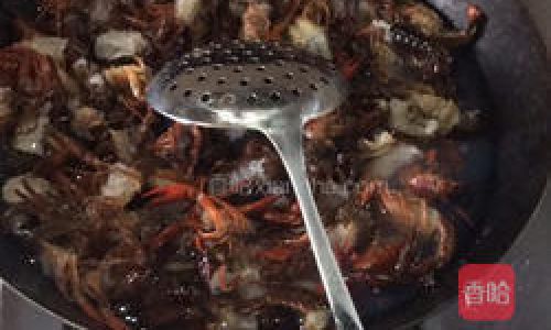 Sichuan-Style Stir-Fried Lobster:A Fiery Symphony of Flavors and Techniques