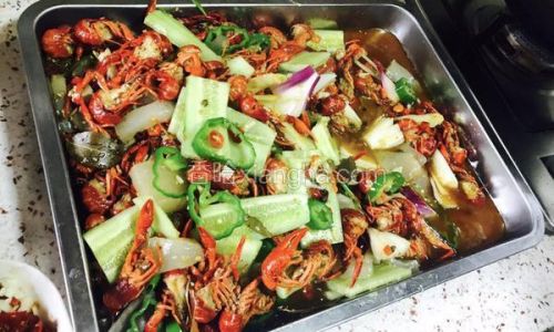 Sichuan-Style Stir-Fried Lobster:A Fiery Symphony of Flavors and Techniques