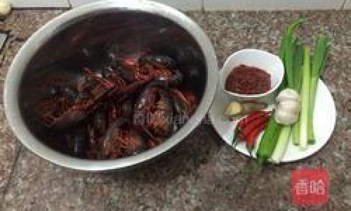 Sichuan-Style Stir-Fried Lobster:A Fiery Symphony of Flavors and Techniques