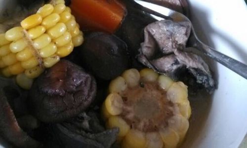 How to Make a Delicious Corn,Shiitake Mushroom,and Carrot Chicken Soup