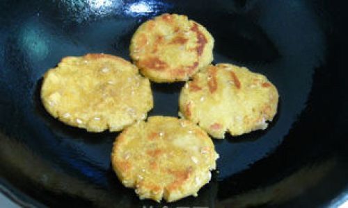 How to Make Delicious Cornmeal Cakes:A Step-by-Step Guide