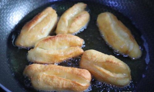 Mastering the Art of Crispy and Delicious Fried Dough Sticks