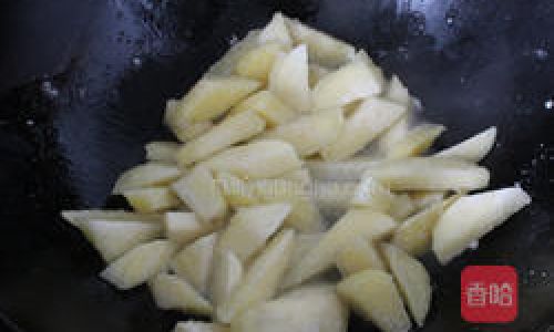 How to Make Braised Potatoes in Oil:A Step-by-Step Culinary Journey