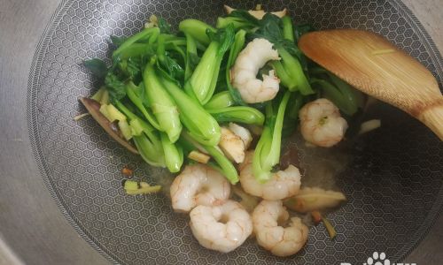 How to Make Stir-Fried Shrimp with Rapeseed Chinese Kale)