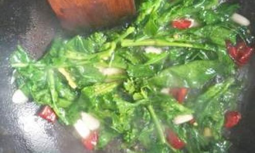 Mastering the Art of Stir-Frying Rapini with Shrimp