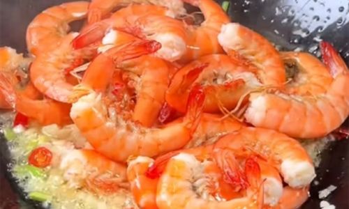 Mastering the Art of Making Oil-Explosion Shrimp