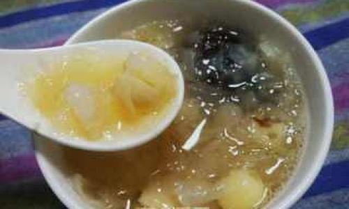 How to Make a Delicious Tremella and Lotus Seed Soup