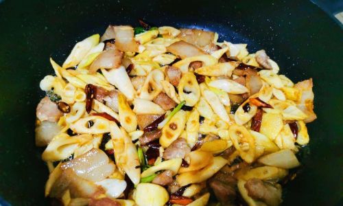 The Art of Cooking Wild Bamboo Shoots:How Long to Stir-Fry for Perfection