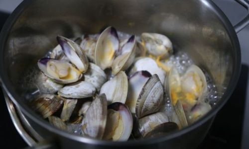 Delightful Culinary Journey:Crafting a Gourmet Dish from Wild Giant Clams