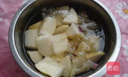 Homemade Sichuan Fritillaria Pear Stew:A Traditional Remedy for Cough and Throat Relief