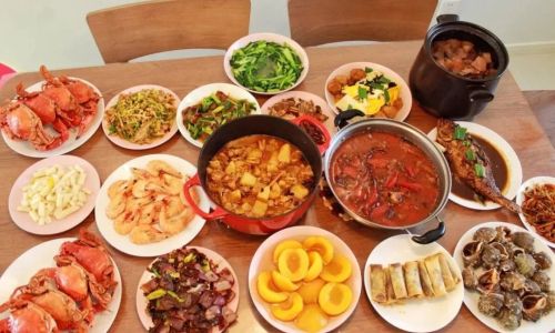 Traditional Delicacies:Exploring the Symbolic Foods of Chinese Lunar New Years Eve Reunion Dinner