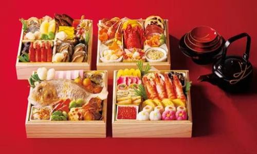 Traditional Delicacies:Exploring the Symbolic Foods of Chinese Lunar New Years Eve Reunion Dinner