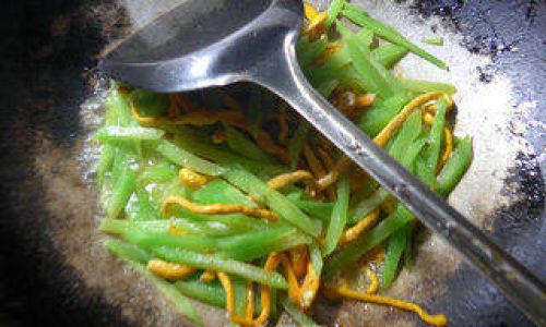 The Art of Stir-Frying:Elevating Dinner with Cordyceps Mushrooms and Pork