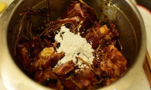 Mastering the Art of Steaming Spare Ribs with Black Bean Sauce:Perfect Timing and Techniques