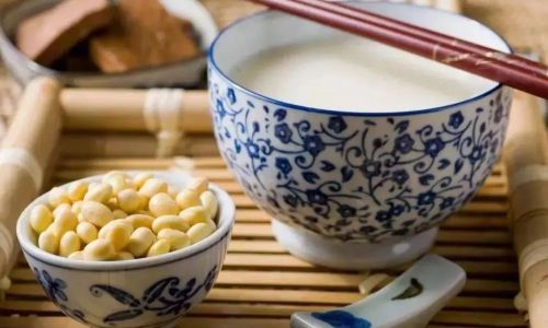 Can You Drink Milk with Zongzi?Exploring the Culinary Compatibility and Digestive Impact
