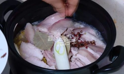 The Comforting Embrace of a Warming Bite:How Food Nourishes Body and Soul