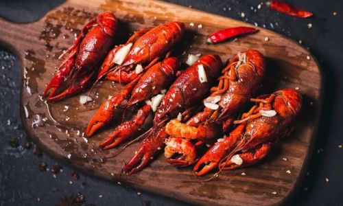 The Ultimate Guide to Mastering the Art of Eating Crayfish:Techniques,Etiquette,and Enjoyment