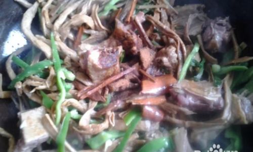 Mastering the Art of Duck Stir-Fry with Bamboo Shoots