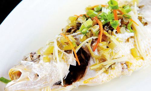 Mastering the Art of Steamed Yellow Croaker with Potherb Mustard