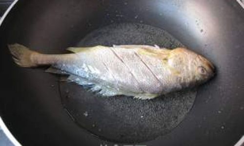 Mastering the Art of Cooking Snow Pea Shoots with Yellow Croaker