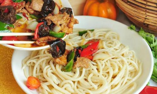Mastering the Art of Making Xinjiang Hand-Pulled Noodles