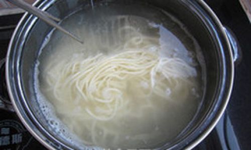 How to Make Delicious Pork and Bok Choy Noodles