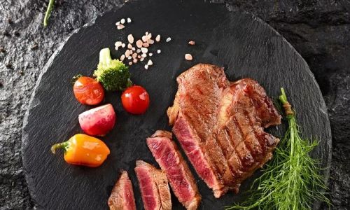 Mastering the Art of Crafting a Delicious Pan-Seared Steak Dinner