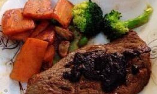 Mastering the Art of Crafting a Delicious Pan-Seared Steak Dinner