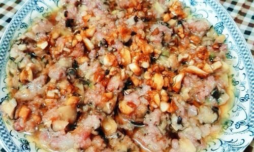 How to Make a Delicious Mushroom Steamed Pork Patty